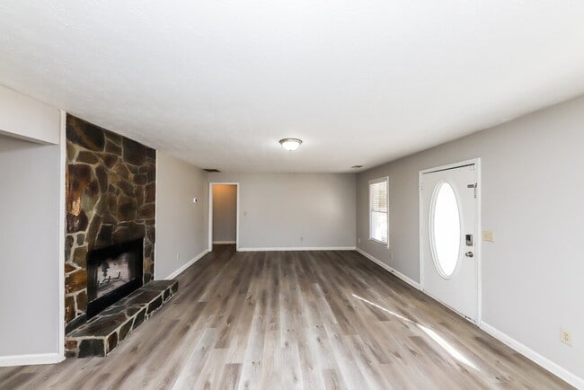 Building Photo - 350 Anna Ave