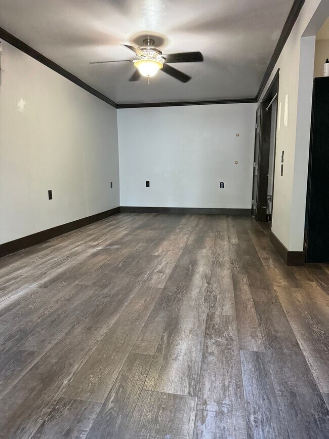 Foto del edificio - MOVE IN READY!