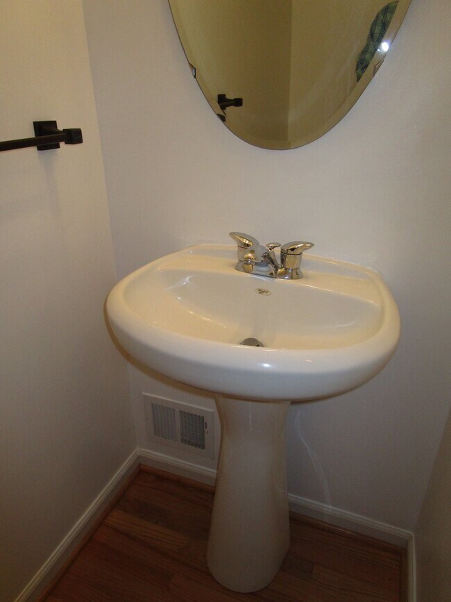 Foto del edificio - Amazing 2 BR/3.5 BA Townhome in Odenton!