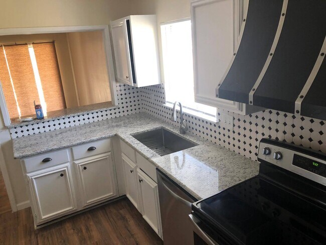 Building Photo - 7402 Oak Marsh St