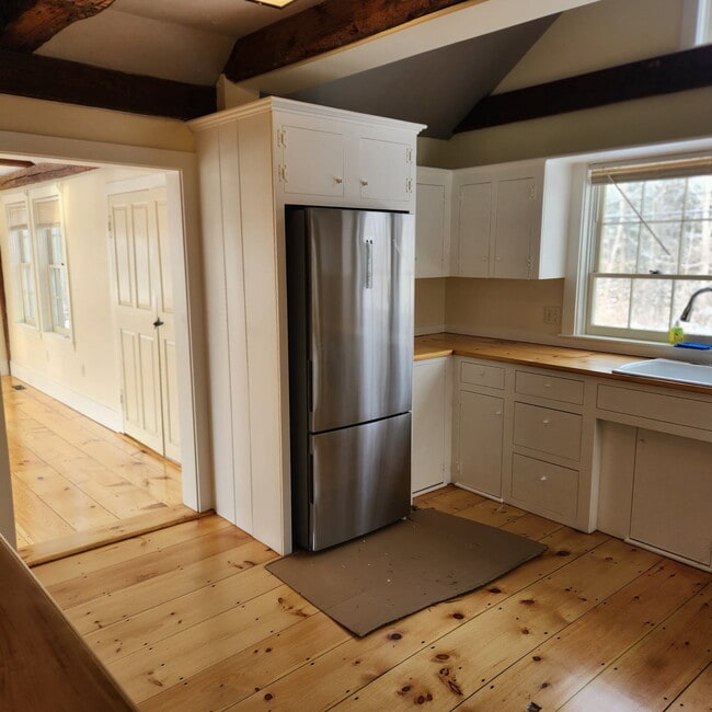 Foto del edificio - 410 Cider Hill Rd