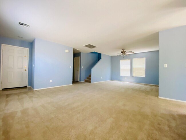 Foto del edificio - SUMMERLIN 2101SQFT 3 BED 2.5 BATH HOME WITH PARK VIEW FROM THR ROOMS, WALKING DISTANCE TO GIVENS
