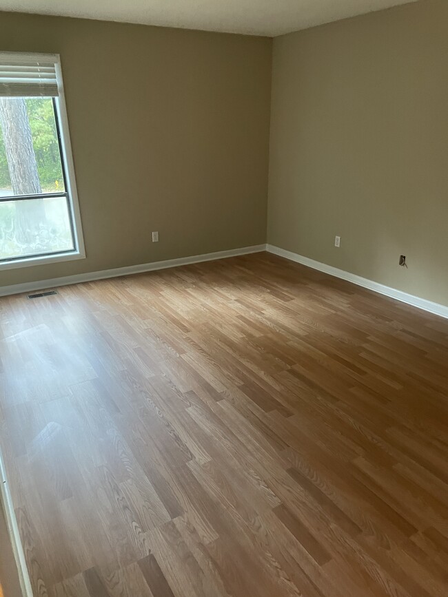 Master bedroom - 5151 Windy Hill Drive