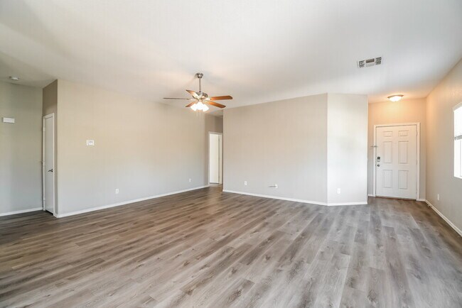 Building Photo - 1142 E Desert Rose Trail