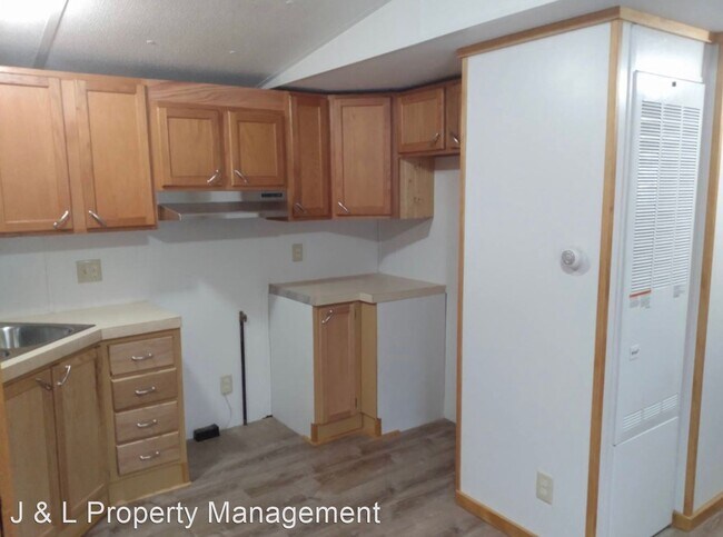 Building Photo - 3 br, 1 bath House - 17 River Street