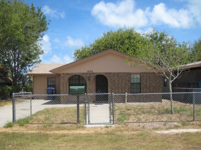 Building Photo - 1035 S Houston St