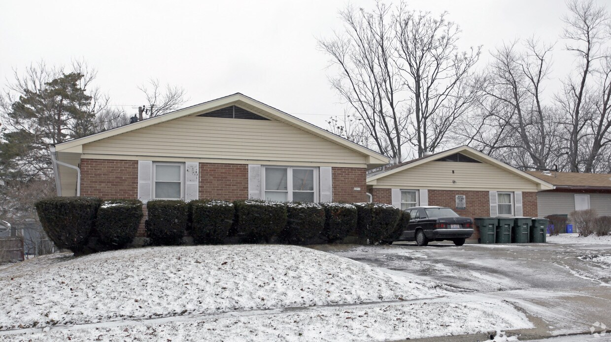 Building Photo - 4051 Crest Dr