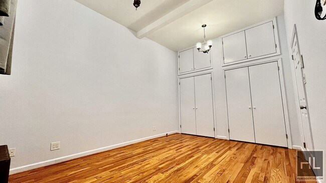 Building Photo - Beautifully renovated 1-bedroom apartment ...