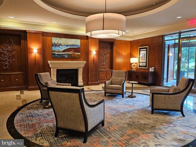 Foto del edificio - 8220 Crestwood Heights Dr