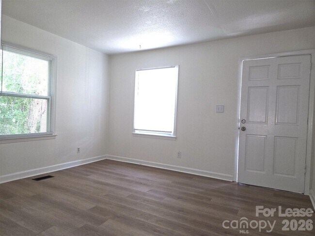 Foto del edificio - 2835 Willow St