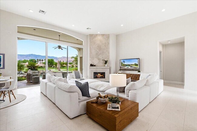 Building Photo - 78905 Mission Dr W