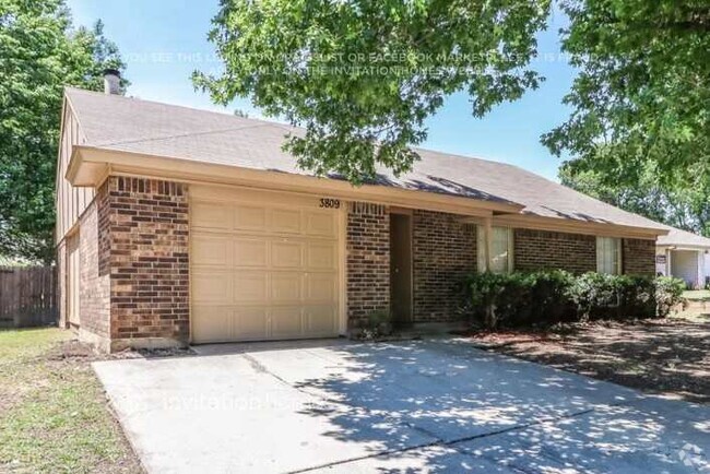 Building Photo - 3809 Wooddale Ct