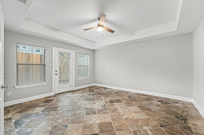 Building Photo - 584 Bomar St