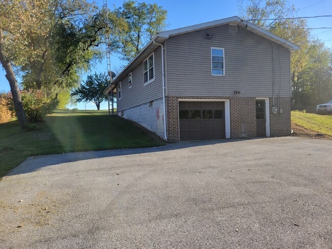 Building Photo - 1263 Newburg Rd