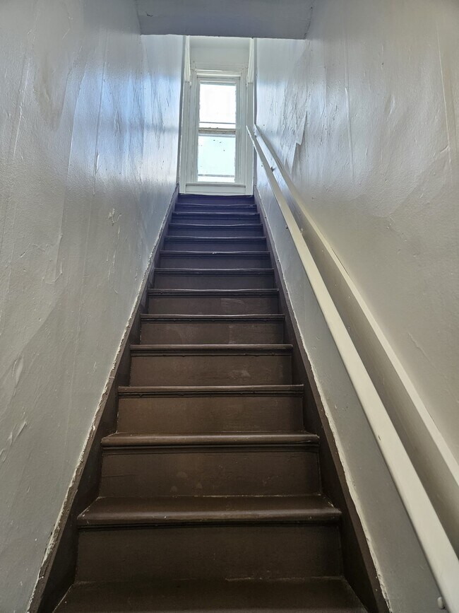 Building Photo - 1739 Holloway Ave