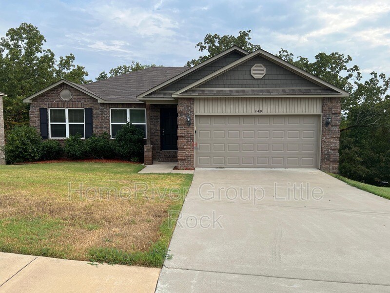 Primary Photo - 940 Pinehurst Loop