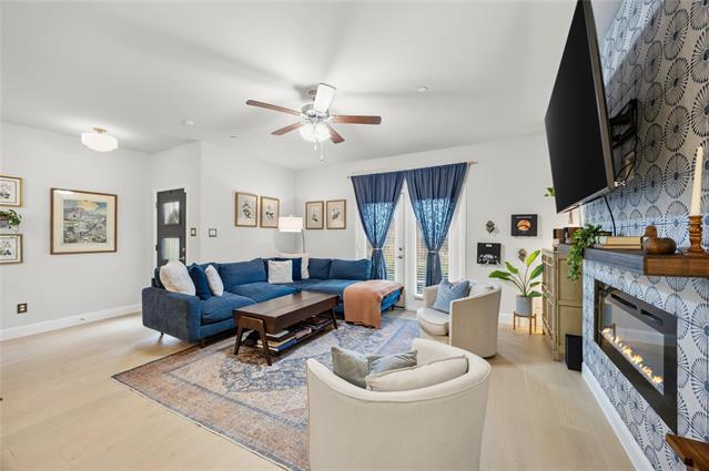 Foto del edificio - 7833 Bayside Dr