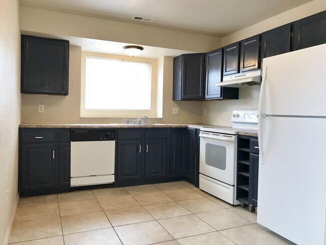 Building Photo - 1160 Mazatlan Circle C