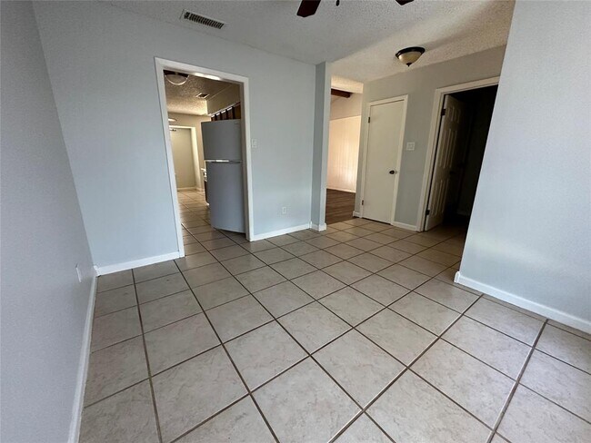 Building Photo - 5733 Quail Run St