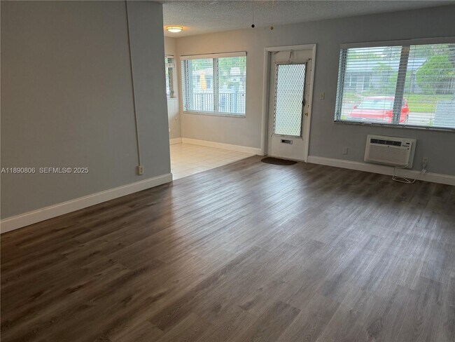 Foto del edificio - 2020 NE 51st Ct