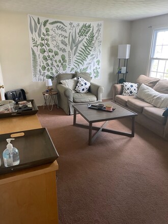 Foto del edificio - 102 Longmeadow Ln