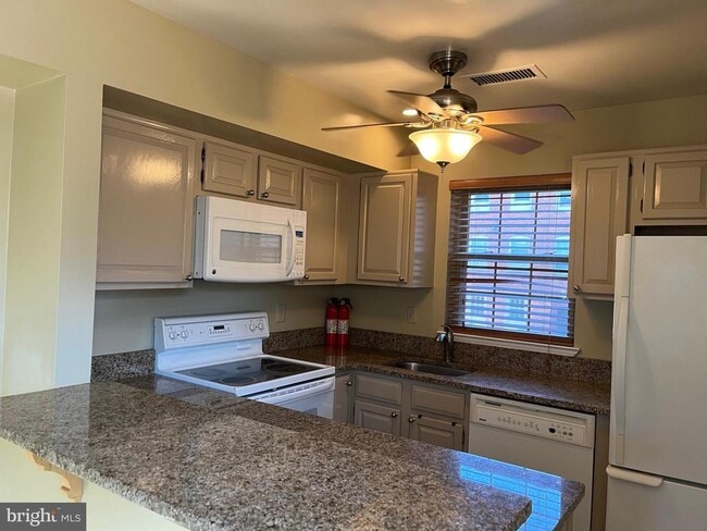 Building Photo - 601 Bashford Ln