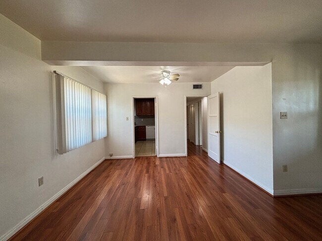 Foto del edificio - Glenoaks, 625-633 1/2