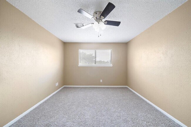 Building Photo - 7114 Deer Creek Ct