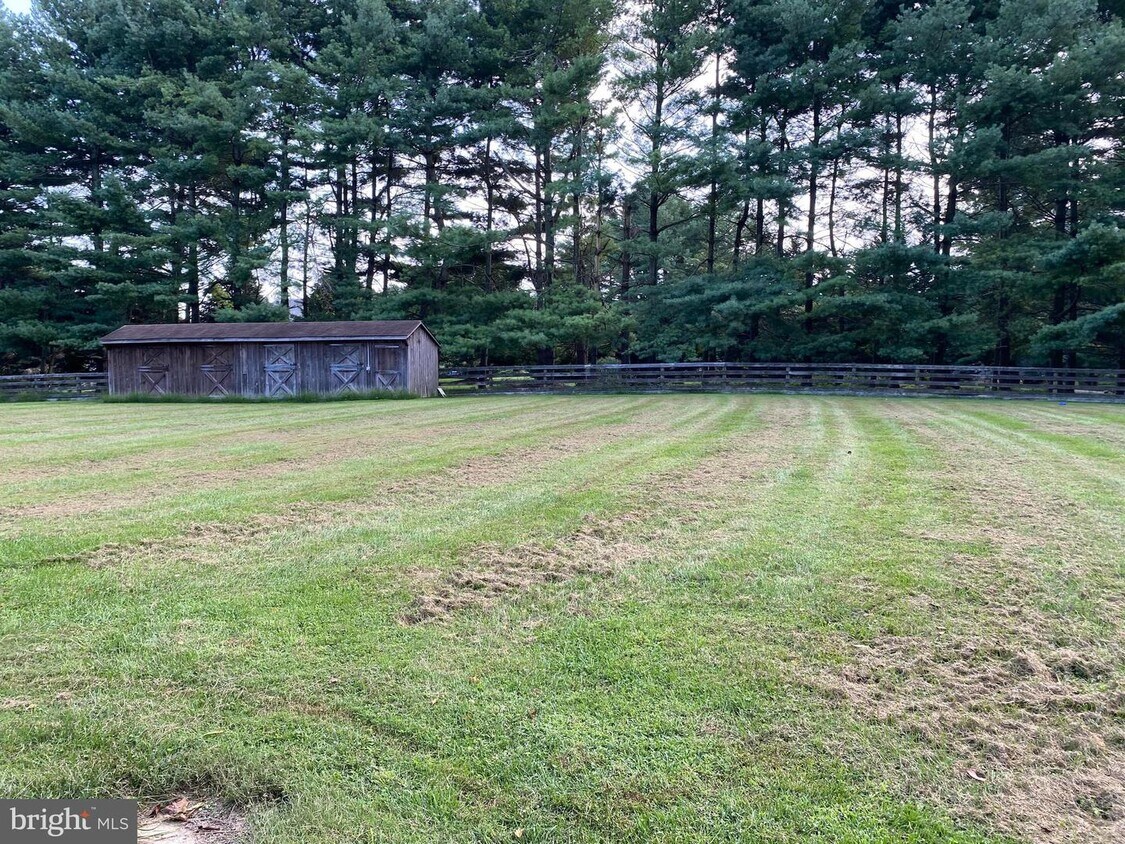 Foto principal - 25200 Woodfield School Rd