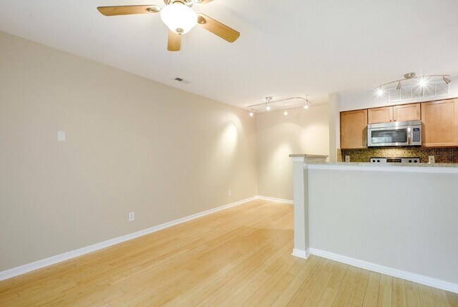 Building Photo - 3204 Menchaca Rd