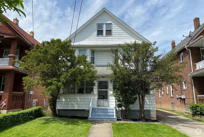 Building Photo - 1574 Ridgewood Ave