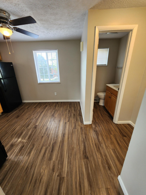 Foto del edificio - 4640 Applegrove St