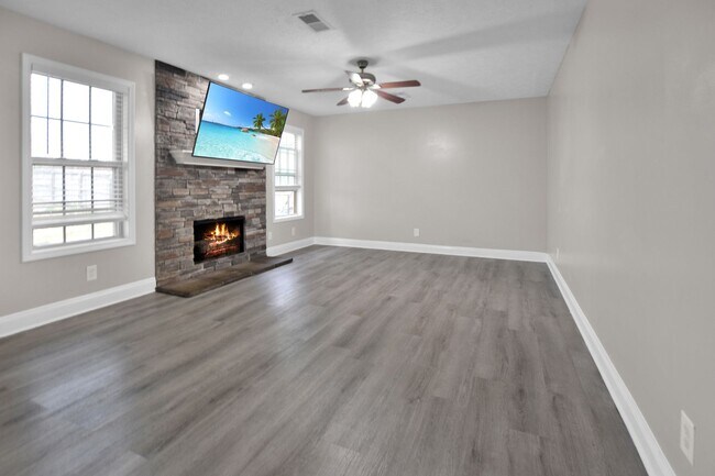 Foto del edificio - Pet Friendly Four Bedroom!