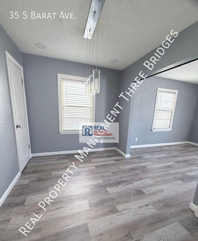 Foto del edificio - 35 S Barat Ave