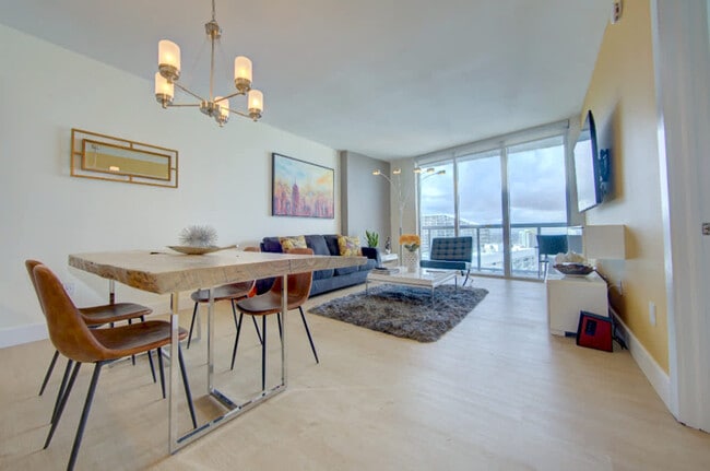 Building Photo - 485 Brickell Ave