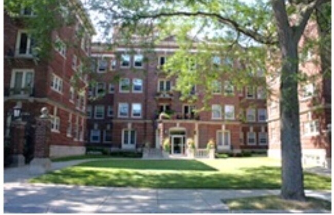 Foto del edificio - 1943 N Summit Ave