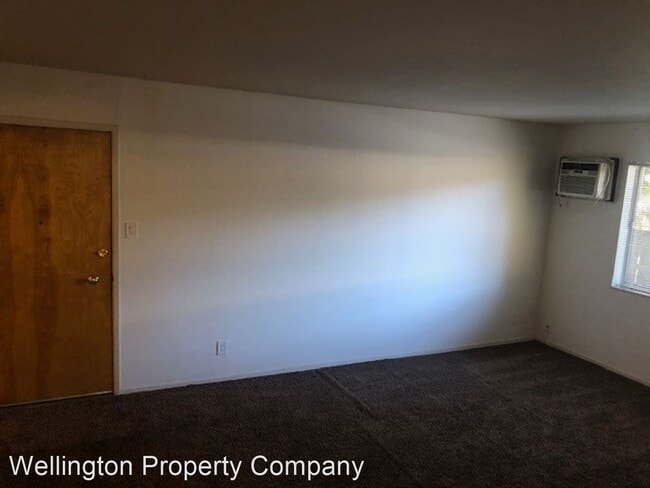 Building Photo - 1372 Creekside Dr