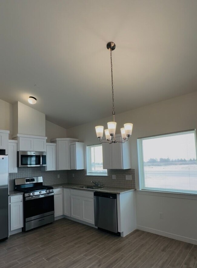 Foto del edificio - HALF OFF RENT FOR MAY!!