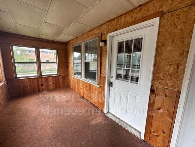 Building Photo - 1202 E 8th St