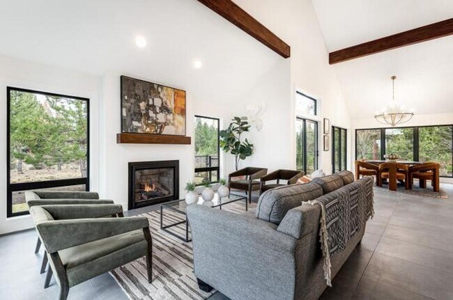 Foto del edificio - Beautiful Remodeled Home on Acreage!