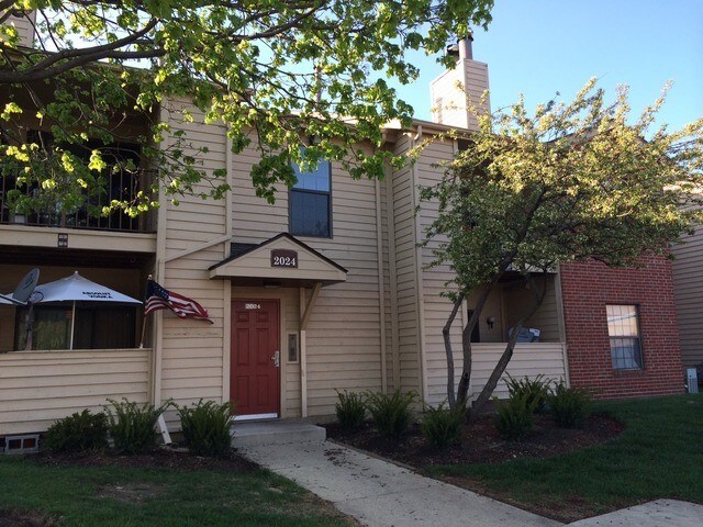 Building Photo - 2024 N Rand Rd