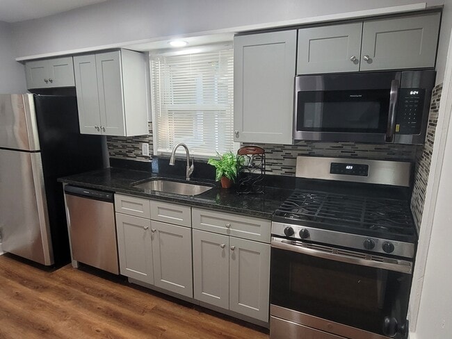Kitchen - New Cab's, Counter & Appliances - 5202 60th Ave
