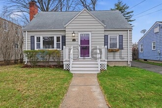 Building Photo - 18 St James St