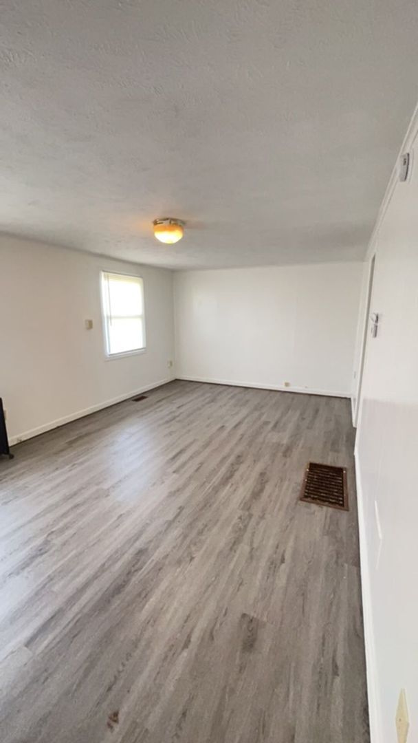 Building Photo - Plenty of Privacy