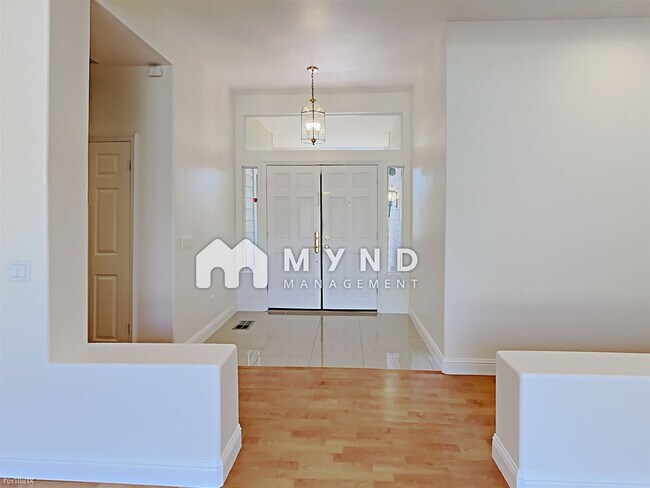 Foto del edificio - 7 br, 3 bath House - 668 Renaissance Ave