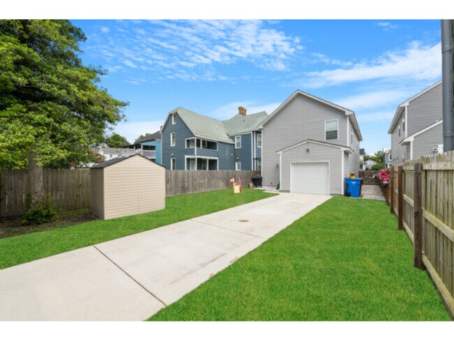 Building Photo - 1442 Chesapeake Ave