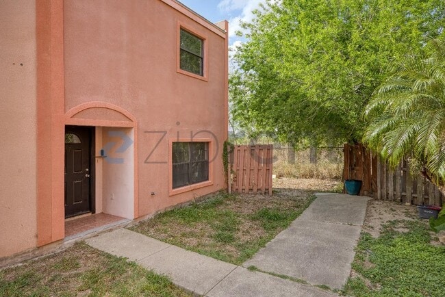 Building Photo - 815 E Sugarcane Dr