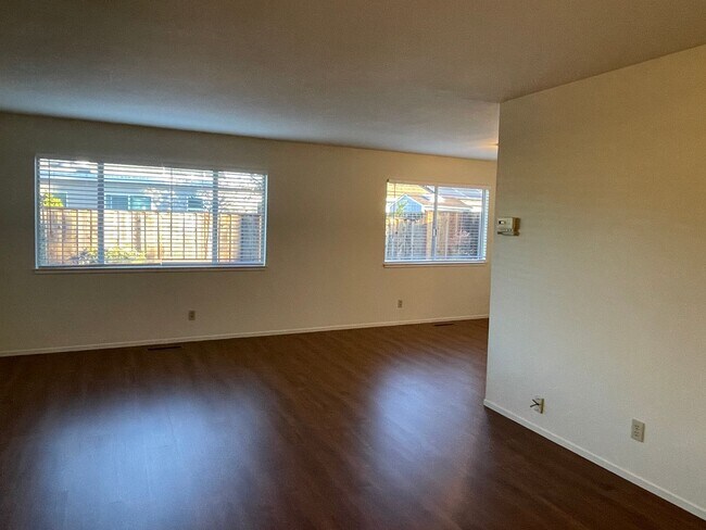 Foto del edificio - Quiet Blossom Valley Home
