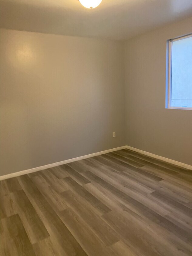 Foto del edificio - 1020 E 20th St