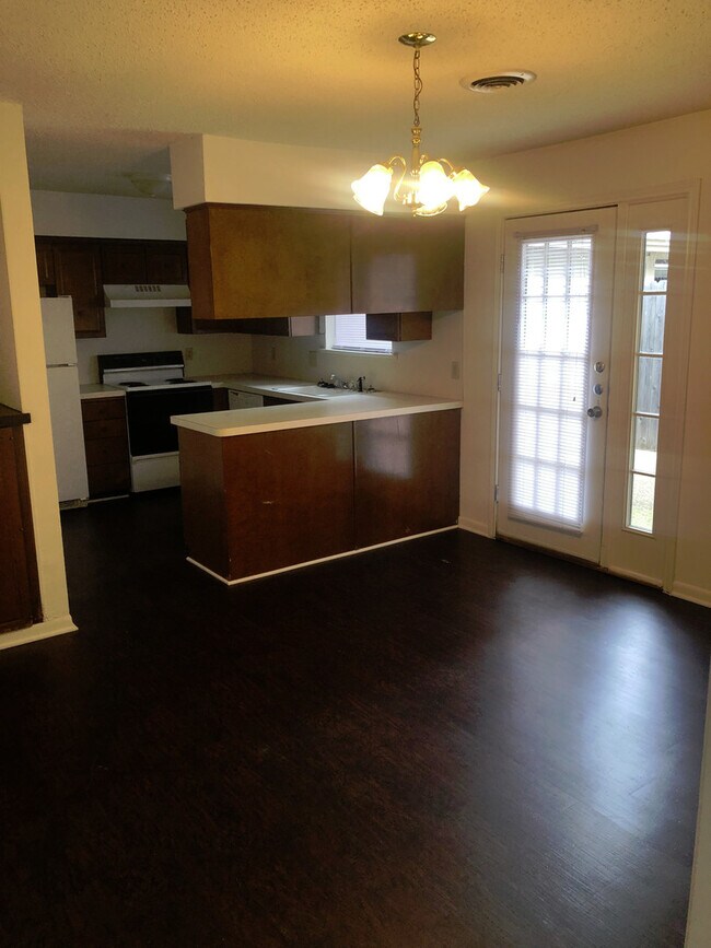 Foto del edificio - 6809 Alford Dr